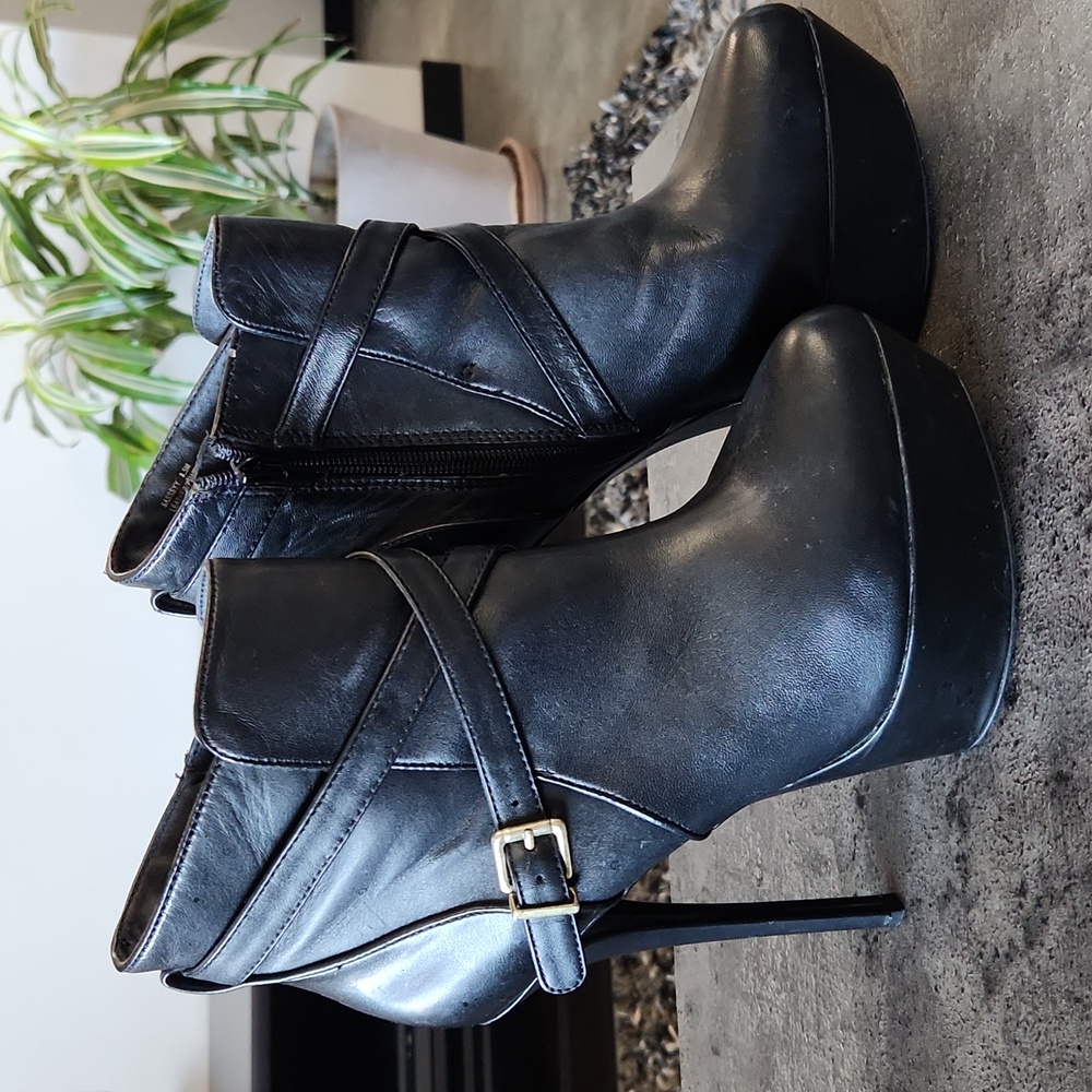 Steve Madden Sasssyy platform Ankle boots